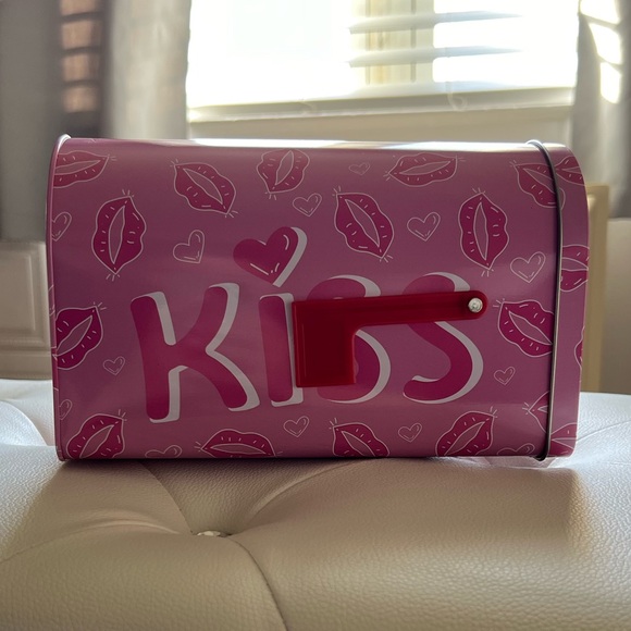 Tin Mailbox - Picture 4 of 5